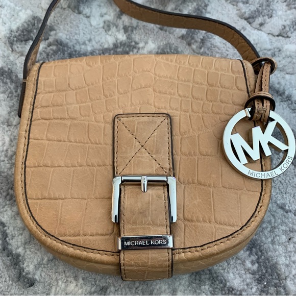 Michael Kors Beige Crossbody Saddle Bag - Picture 2 of 9